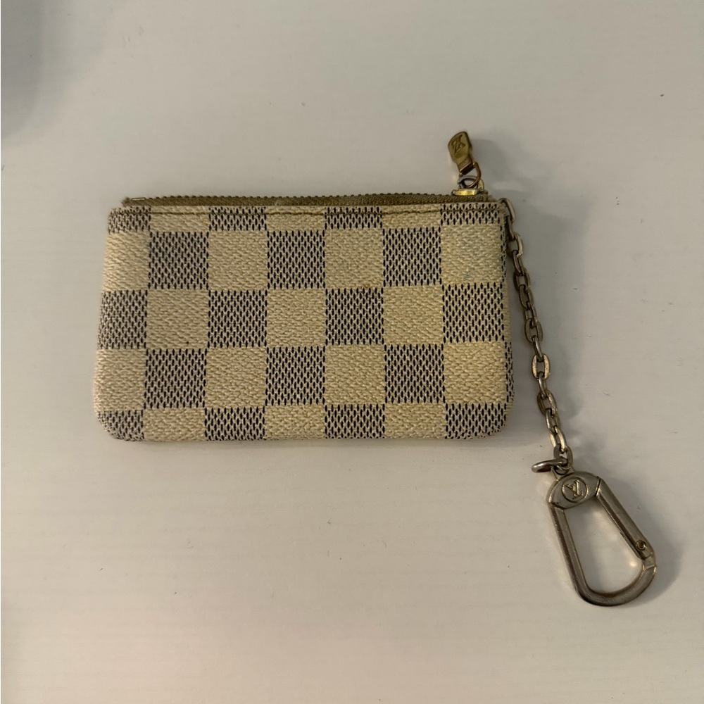 Louis Vuitton Cream and Gray Checkered Key Pouch - Picture 2 of 5